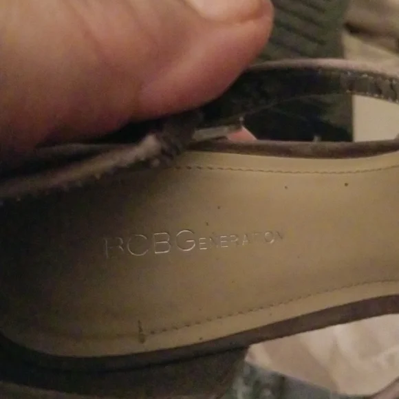 ☆☆Final Price☆☆ BCBGeneration Gray Suede Ankle Strap Heels Size 10M - Picture 8 of 10